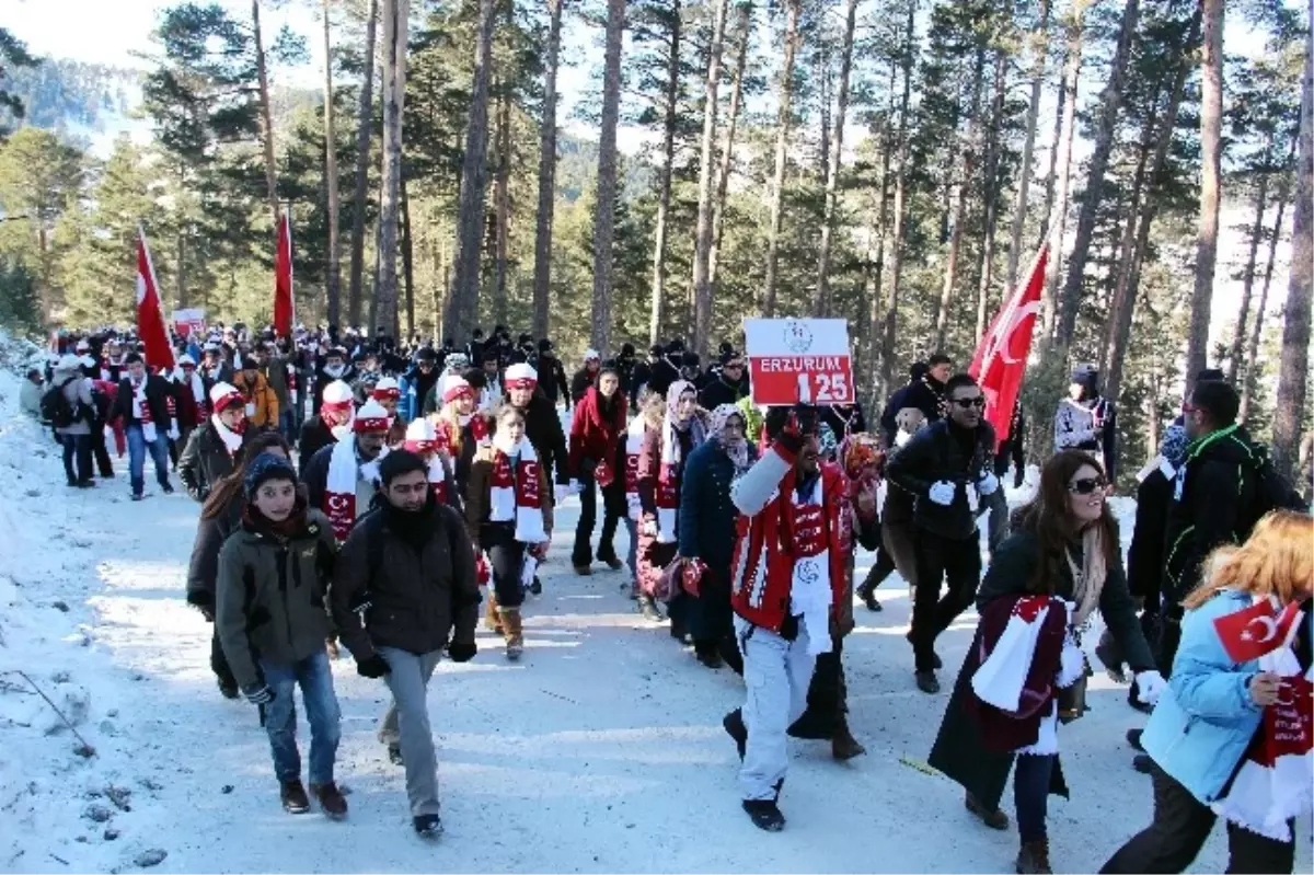 Öğrencilerden Sarıkamış\'ta Ecdada Saygı Yürüyüşü