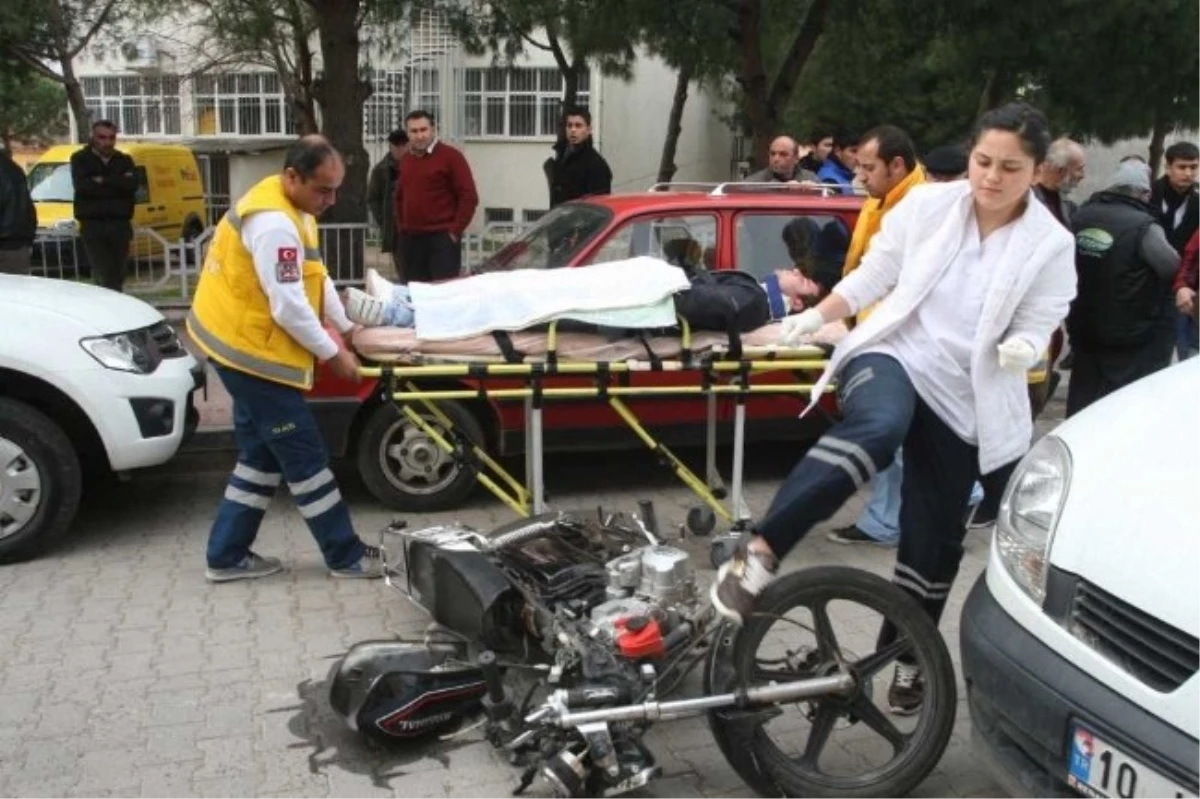 Ayvalık\'ta Motosiklet Kazası: 1 Yaralı