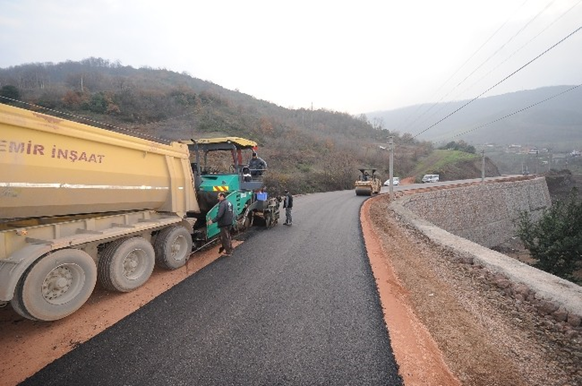 Başiskele\'de Hafta Sonu 500 Ton Sıcak Asfalt Atıldı