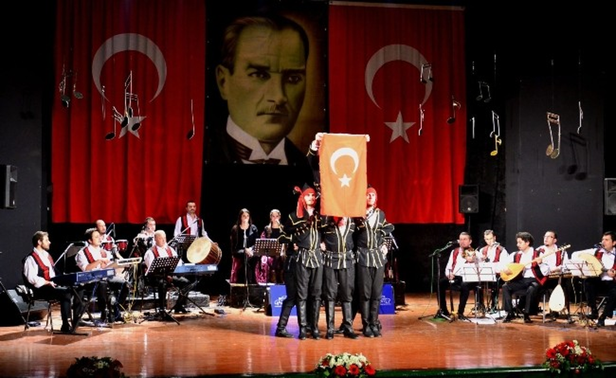 Büyükşehir Belediyesi Ruhnevaz Türk Müziği Topluluğu Büyüledi
