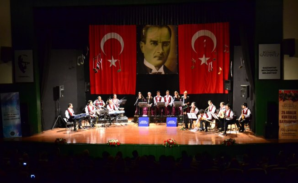 Büyükşehir Belediyesi Ruhnevaz Türk Müziği Topluluğu Büyüledi