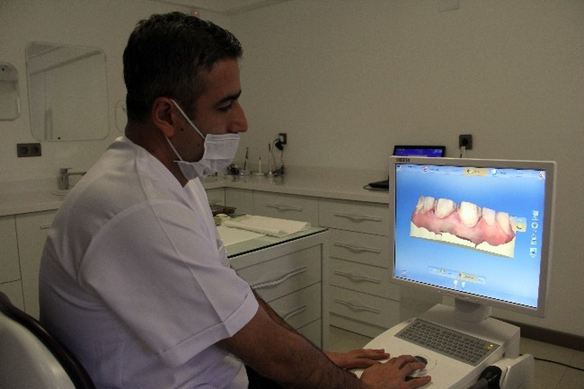 Çürüyen Dişlerin Yenisi Artık 1 Saatte Takılıyor