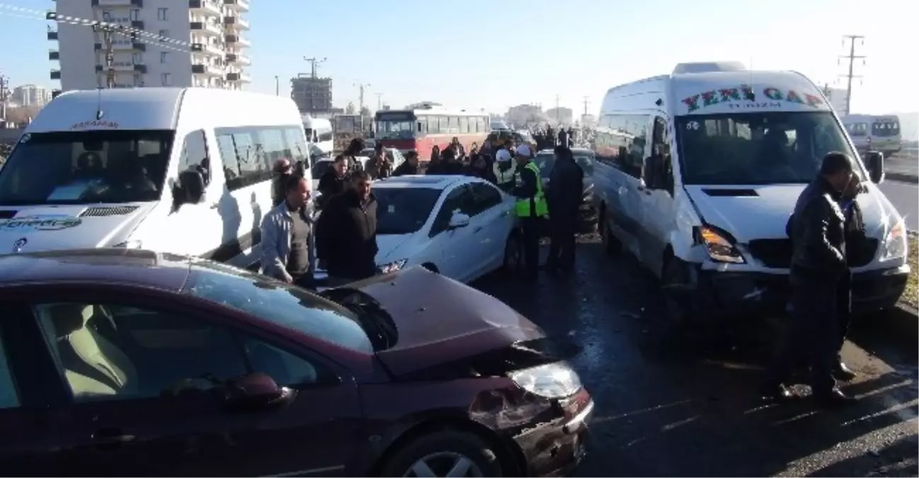 Diyarbakır\'da 50 Aracın Karıştığı Zincirleme Kaza