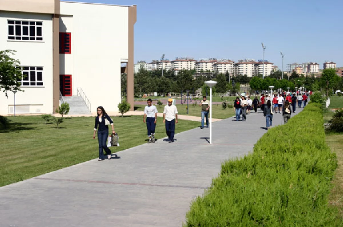 Gaziantep\'te Üniversite Öğrencilerine Ahlak Fişlemesi