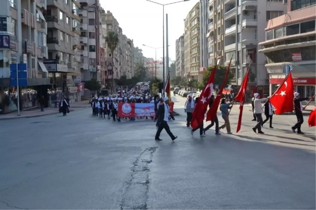 Gençler Atalarını Unutmadı