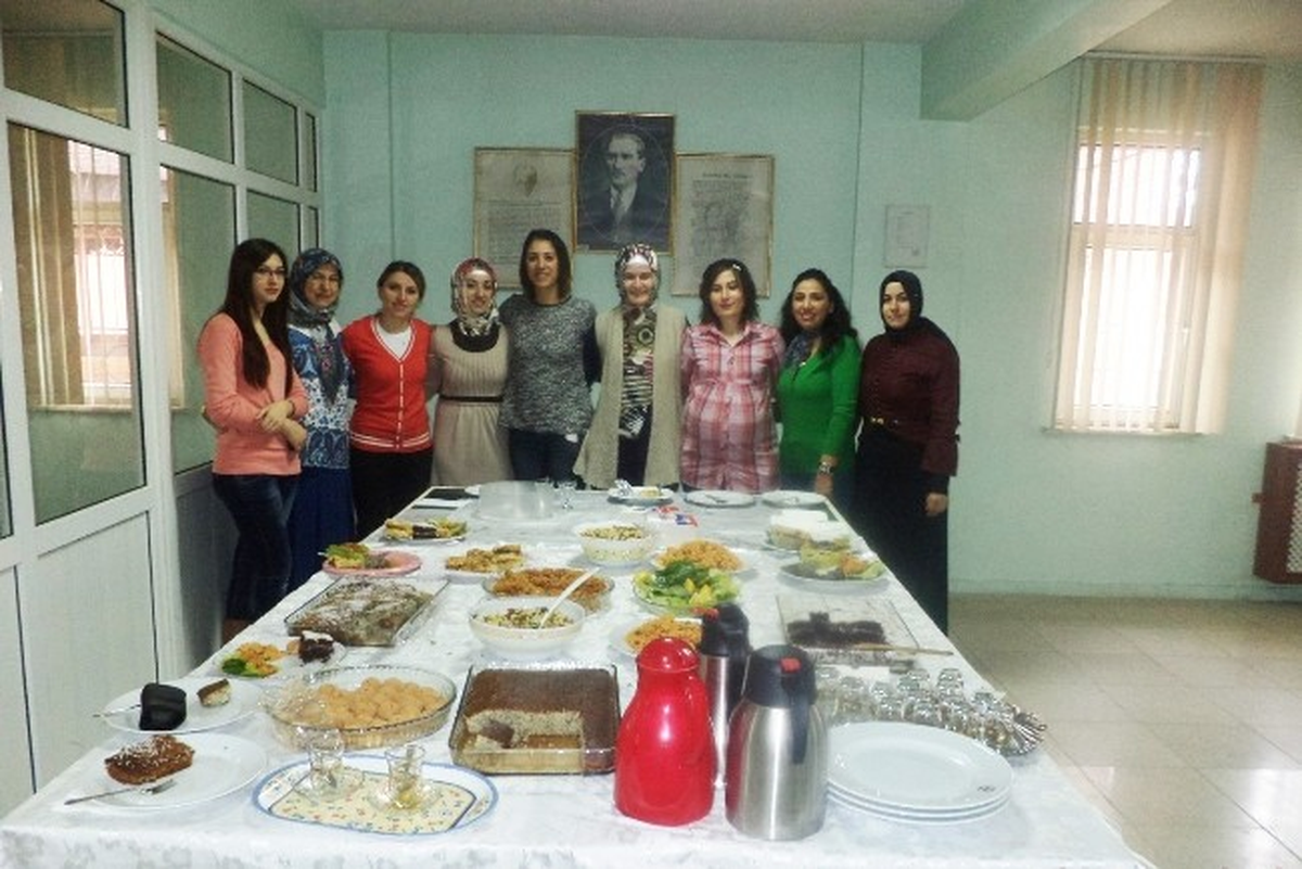 Hisarcık\'ta Polis Eşlerinden Örnek Davranış