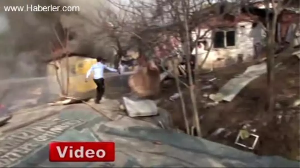 Kadıköy\'de Korkutan Gecekondu Yangını