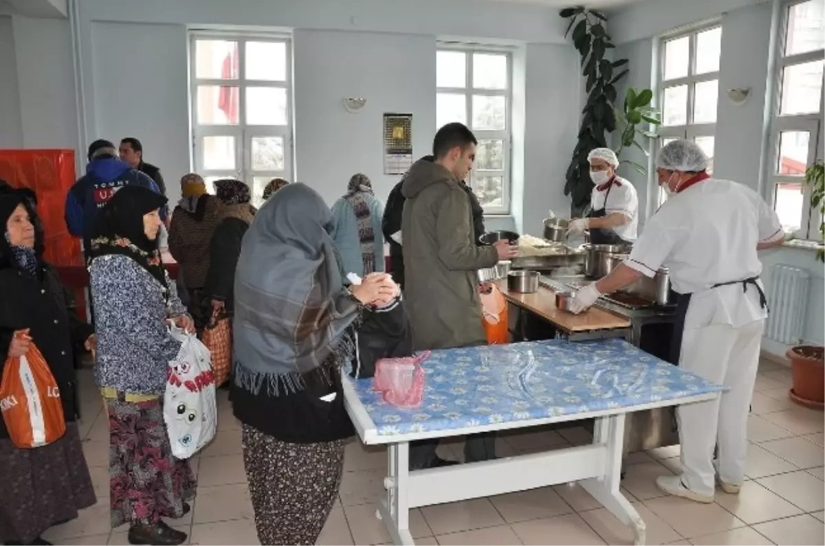 Odunpazarı Belediyesi\'nden Yüzlerce Aileye Yiyecek Yardımı