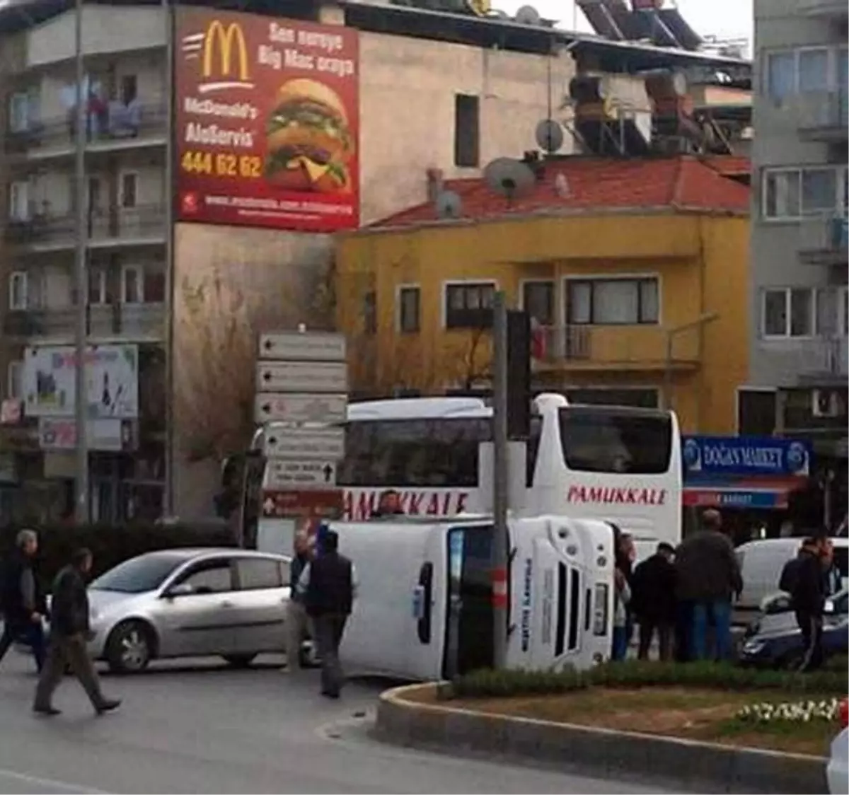 Öğrenci Servisi Devrildi: 2 Yaralı