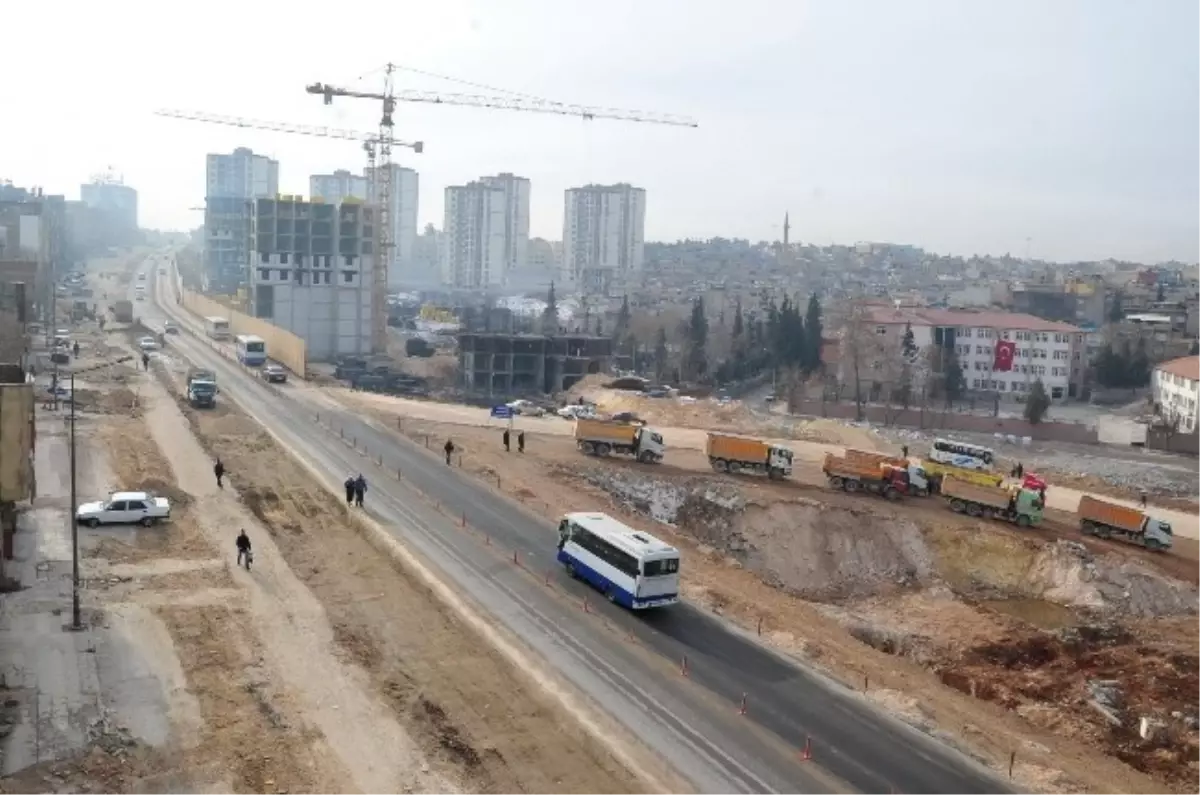 Şahinbey Özdemirbey Caddesi\'ne Ek Olarak Türkmenler\'e 6 Şeritli Yol Açıyor