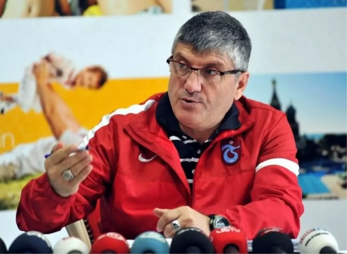 Trabzonspor Teknik Direktörü Akçay -
