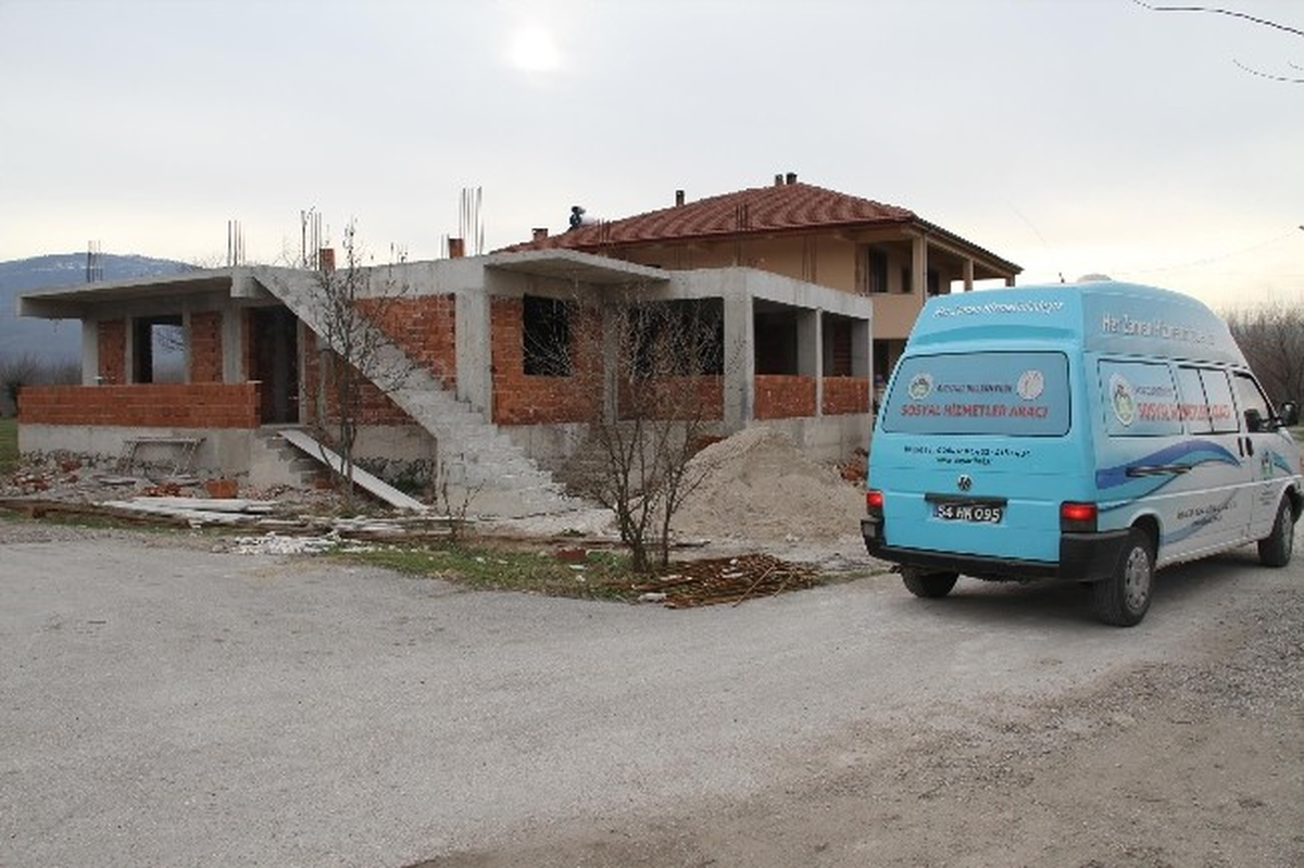 Akyazı\'da Zarar Gören Evler Yeniden Onarılıyor