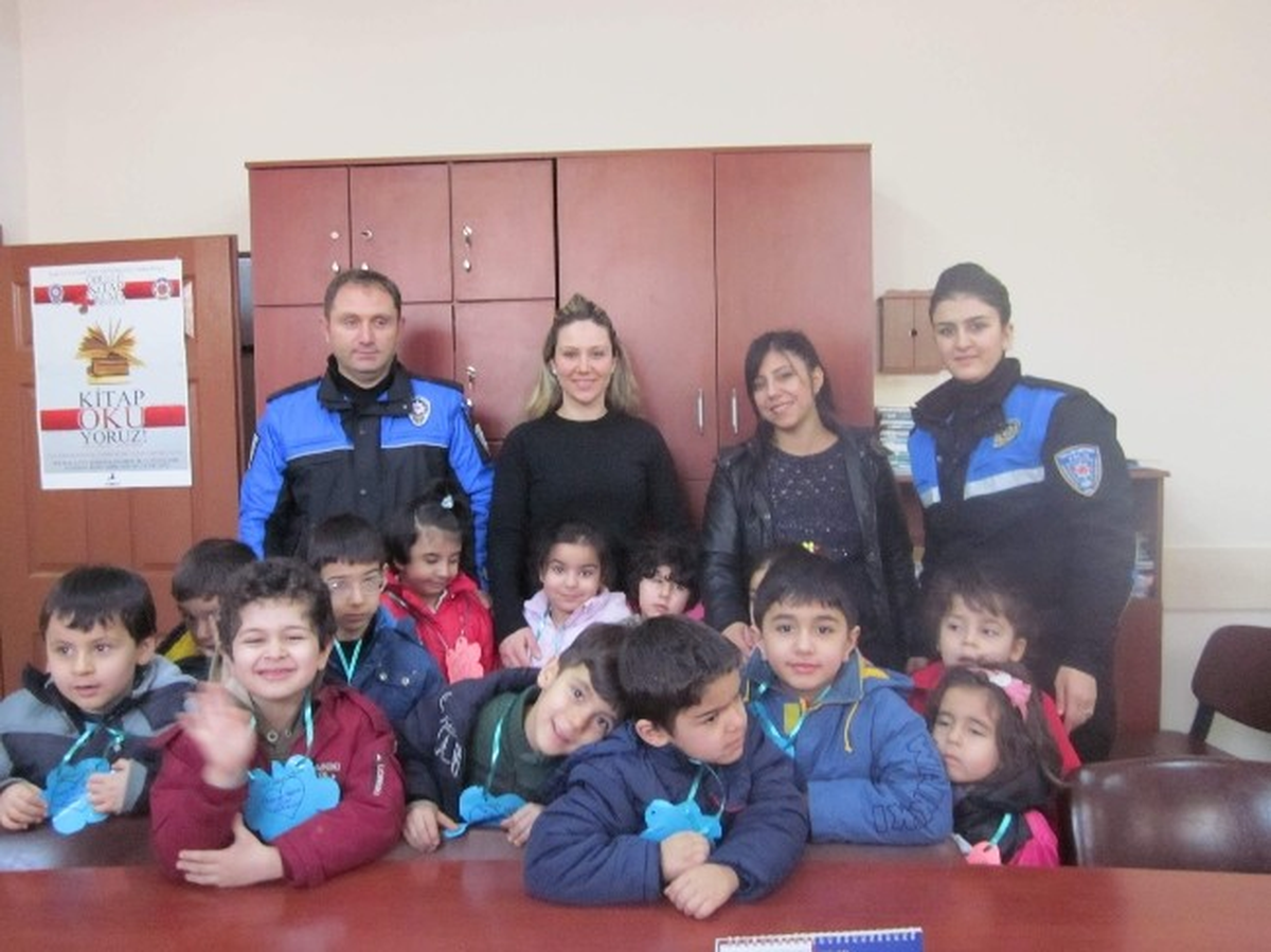 Anaokulu Öğrencileri Polis Amcalarına Doğruluğu Öğrenmeye Gitti