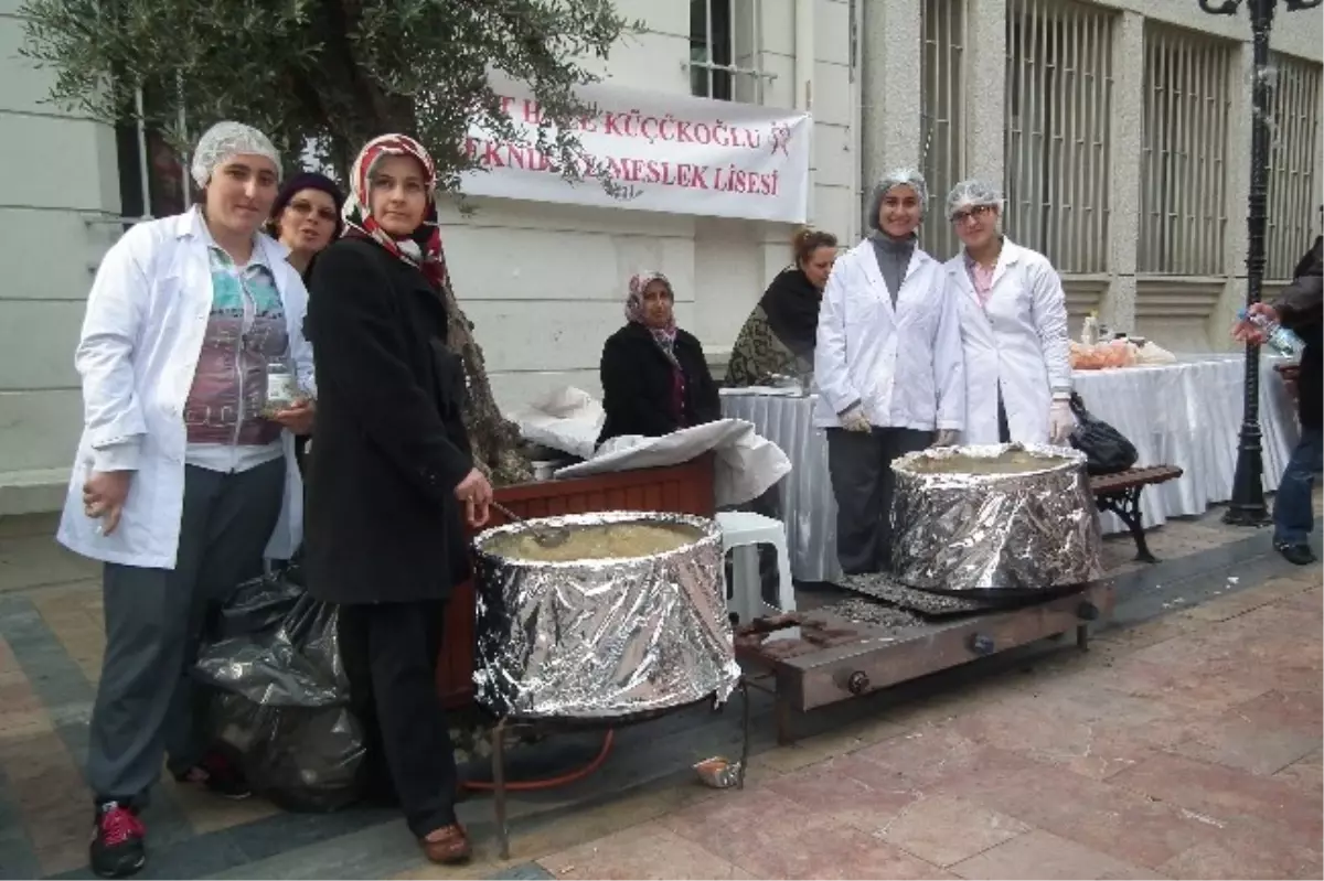 Aydın\'da Okul Yararına Keşkekli Kermes Düzenlendi