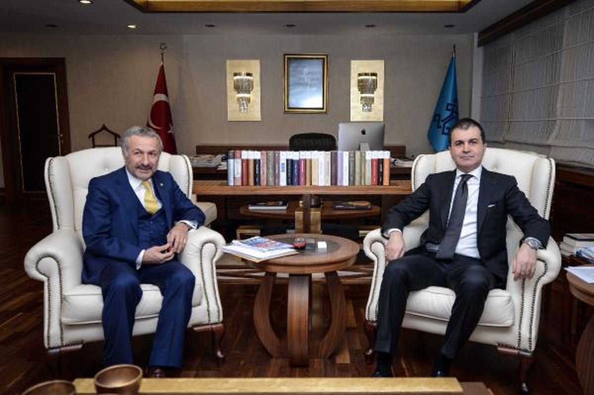 Bakan Ömer Çelik Turizmcilerle Bir Araya Geldi