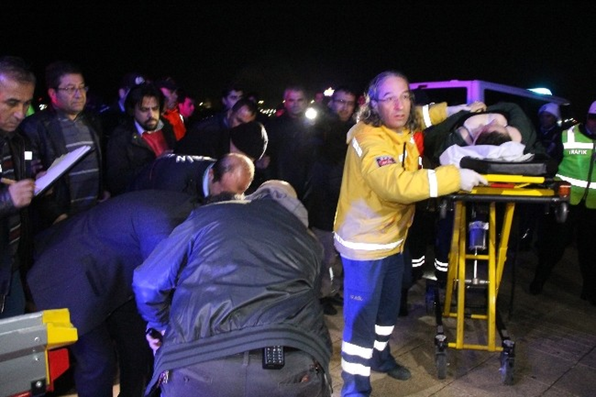 Birbirlerini Bağlayıp Otomobille Denize Daldılar