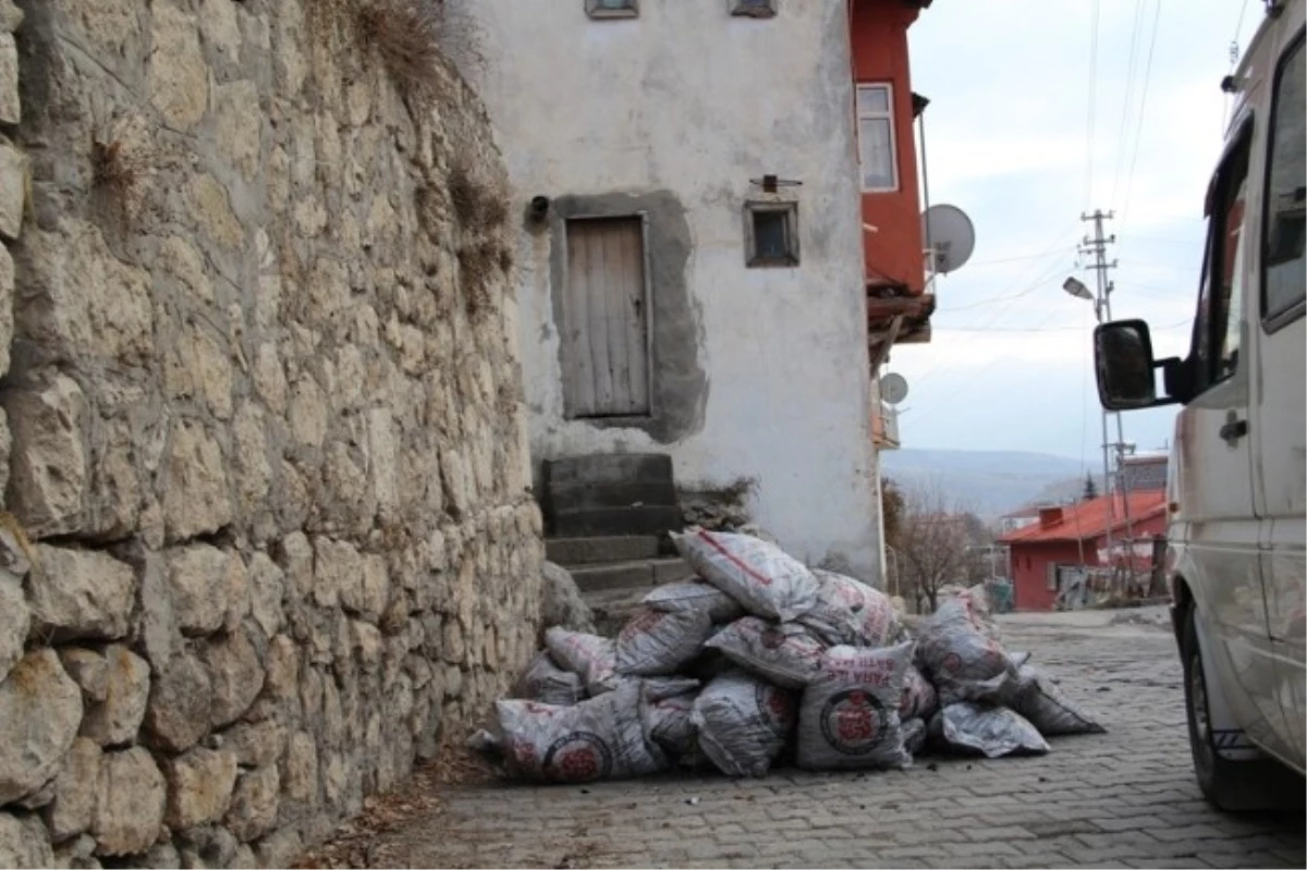 Çemişgezek\'te 515 Aileye Kömür Yardımı Yapıldı