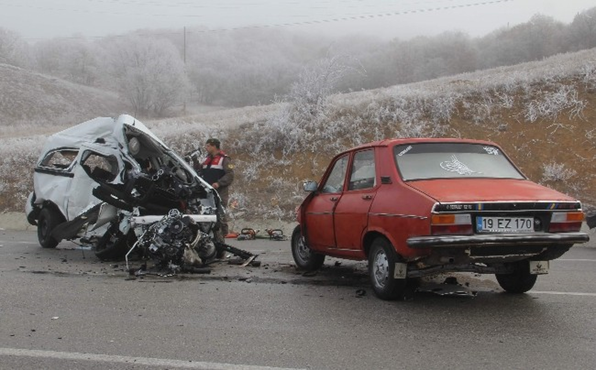 Çorum\'da Zincirleme Trafik Kazası: 3 Ölü, 3 Yaralı