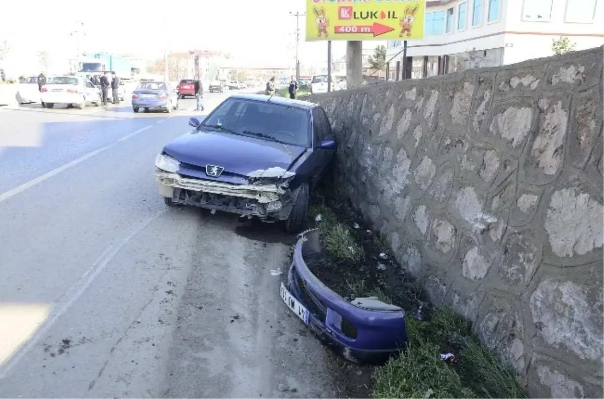 Dikkatsiz Sürücüler Kazaya Neden Oldu