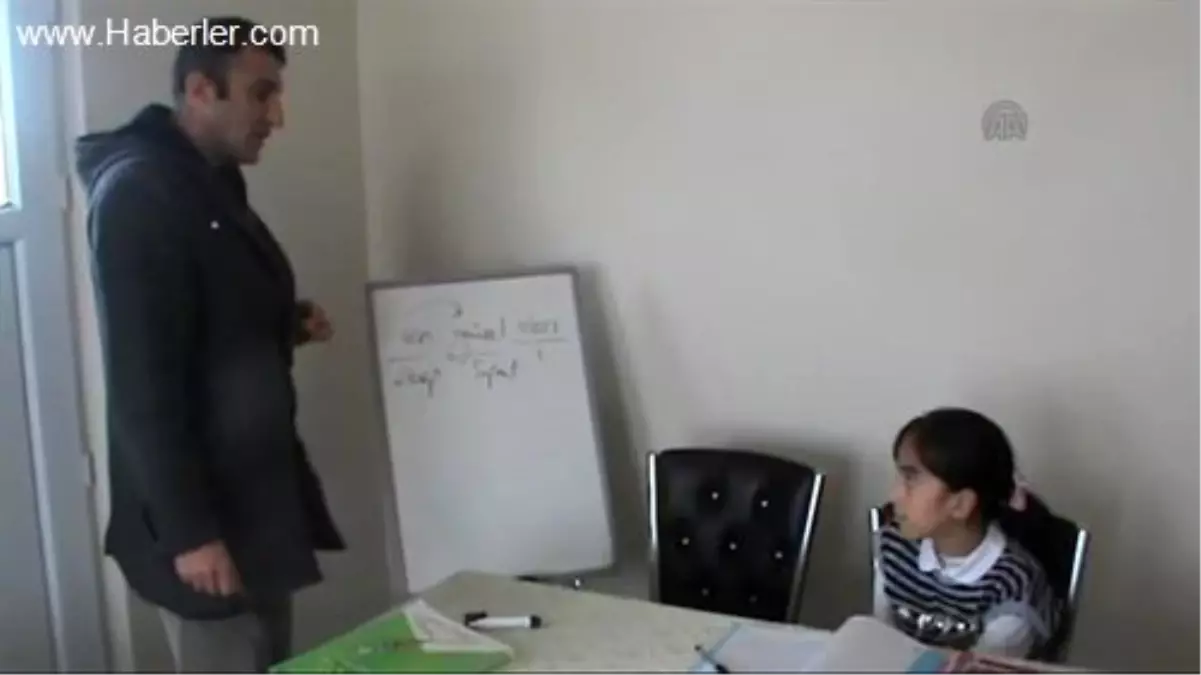 'Evde eğitim' küçük kızın üzüntüsünü mutluluğa dönüştürdü -