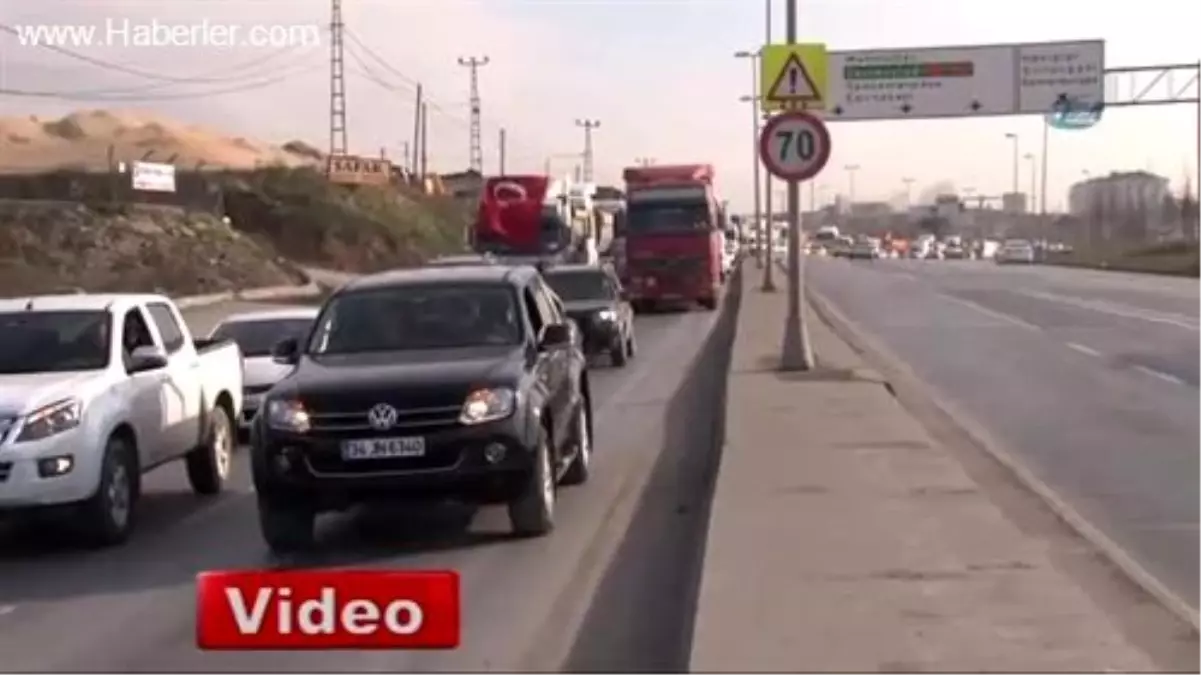 İstanbul\'da Kamyoncular Yol Kapattı