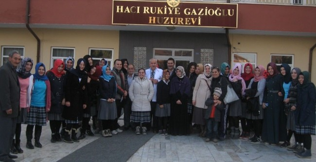 Kocasinan İMKB Anadolu İmam Hatip Lisesi Öğrencilerinden Huzurevi Ziyareti
