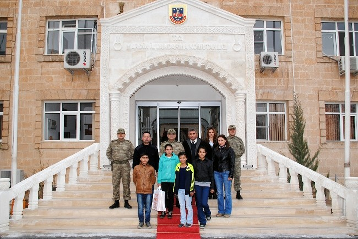 Mardin\'de Öğrenciler Jandarma Komutanını Ziyaret Etti