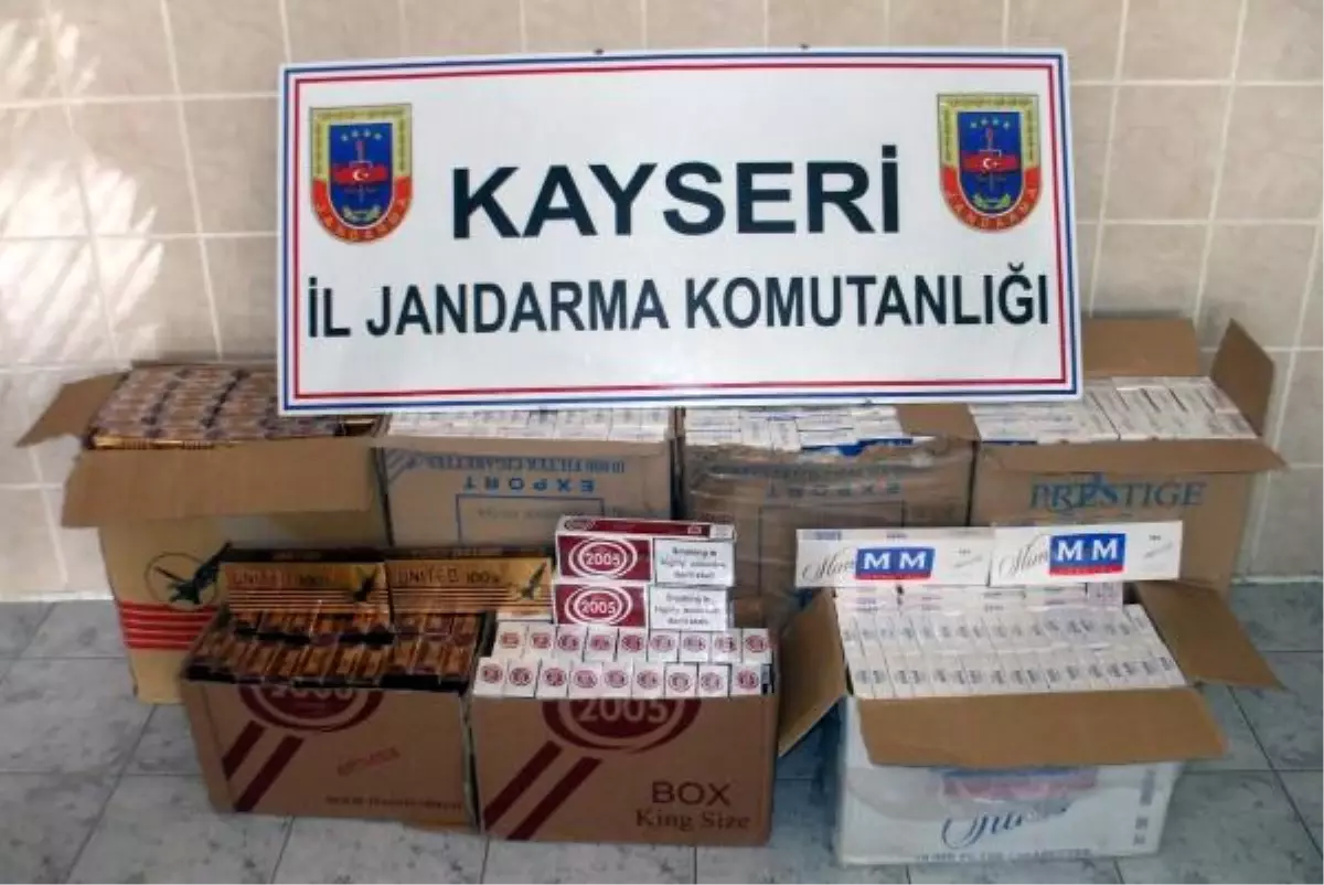 Minibüsten 14 Bin Paket Kaçak Sigara Çıktı