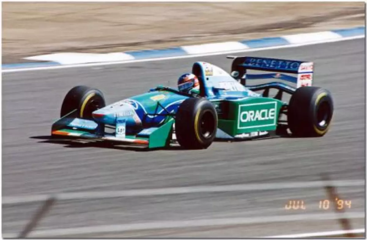 Schumacher\'in Benetton F1 Arabası Satıldı