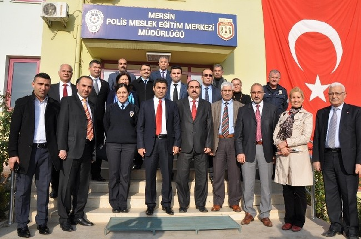 Sever\'den Belediye Başkanlarına Eleştiri
