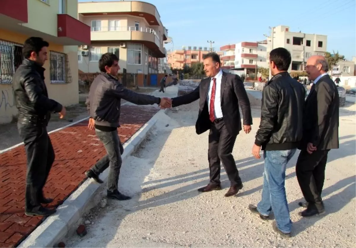 Toroslar\'da Beton Parke Kaldırım Yenileme Çalışmaları Sürüyor