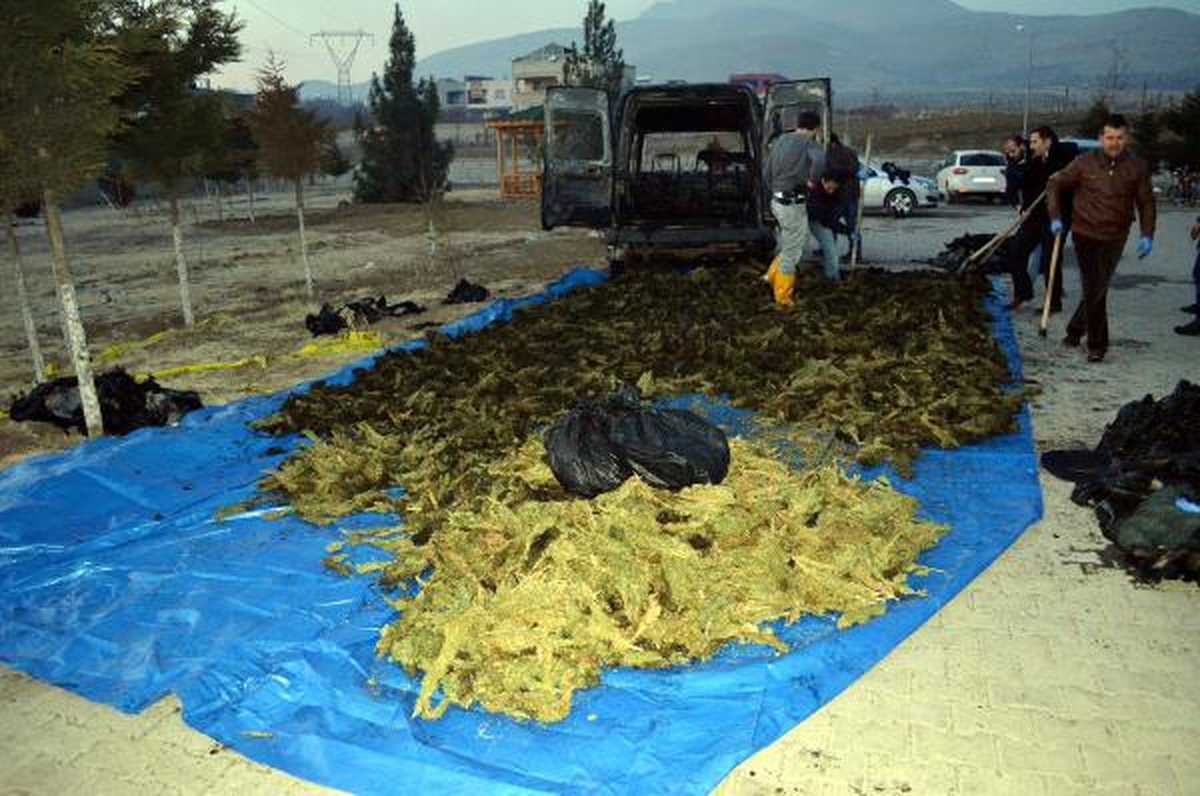 Yakalanacağını Anlayınca Aracını Ateşe Verdi