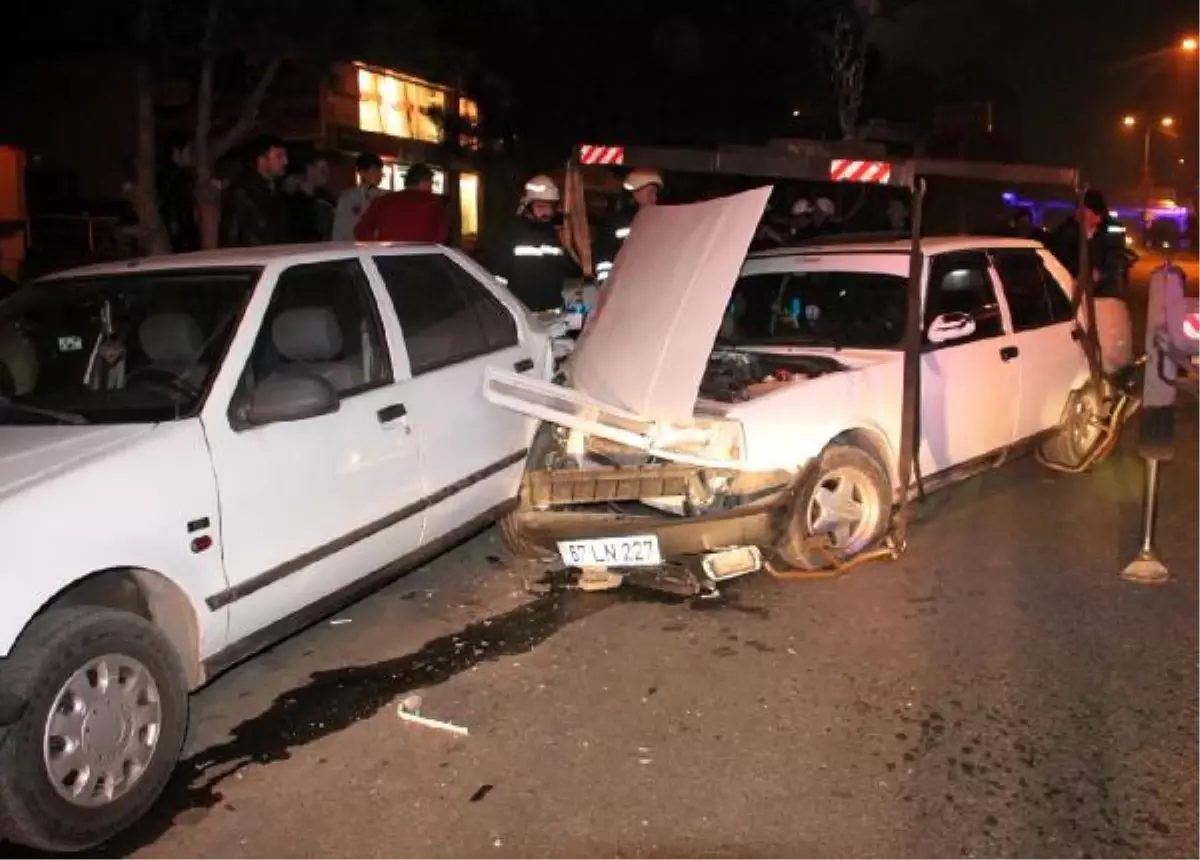 2 Araca Çarpan Otomobilin Sürücüsünün Ehliyetine El Konuldu