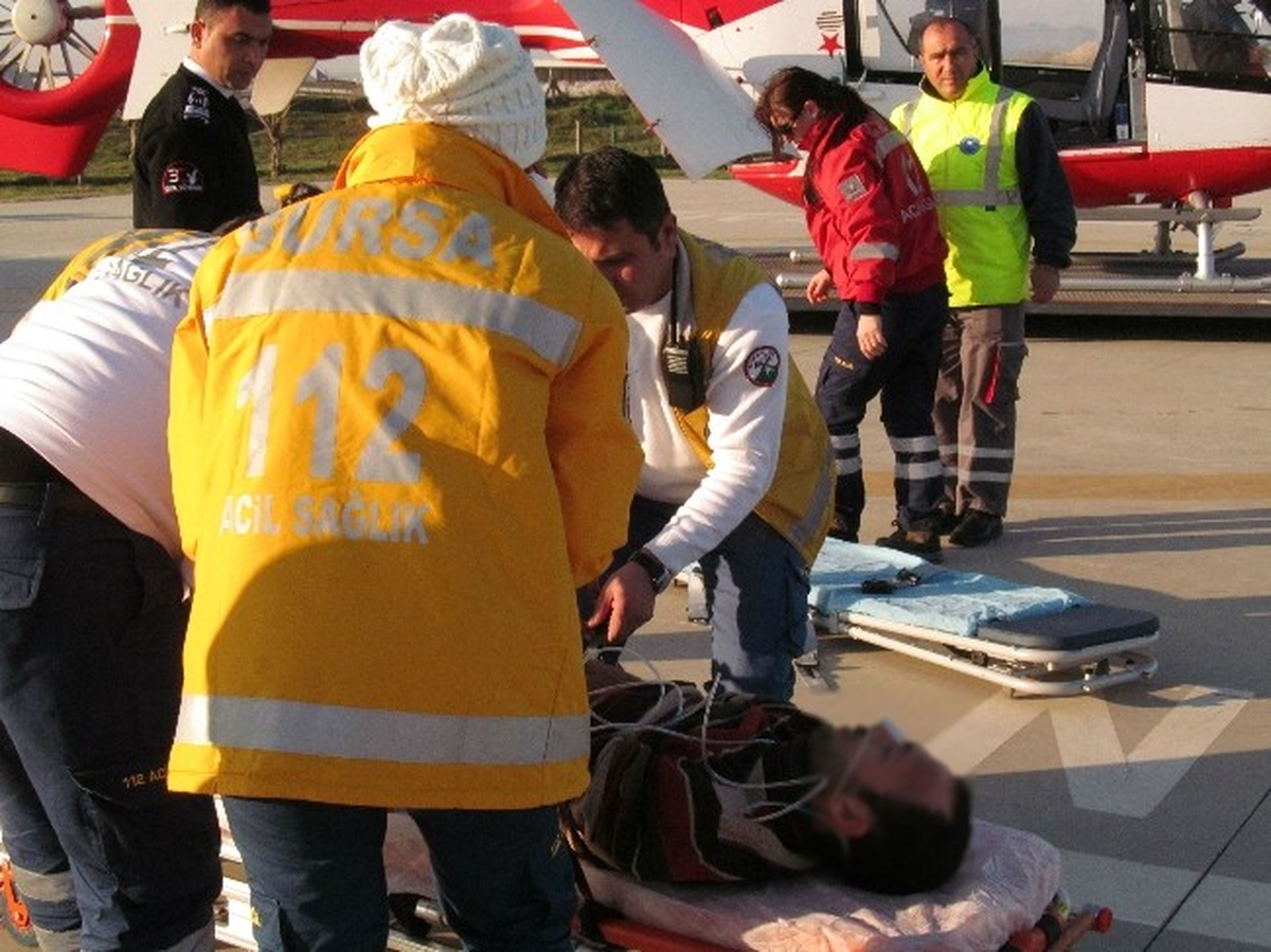 5 Kutu Hap İçen Adam Helikopterle Hastaneye Kaldırıldı