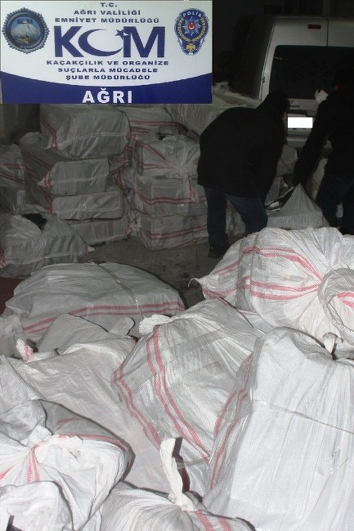 Ağrı\'da 85 Bin Paket Kaçak Sigara Ele Geçirildi