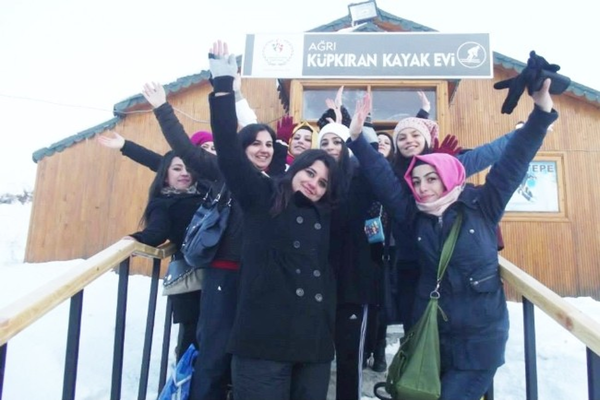 Ağrı İbrahim Çeçen Üniversitesi Öğrencilerinin Kayak Keyfi