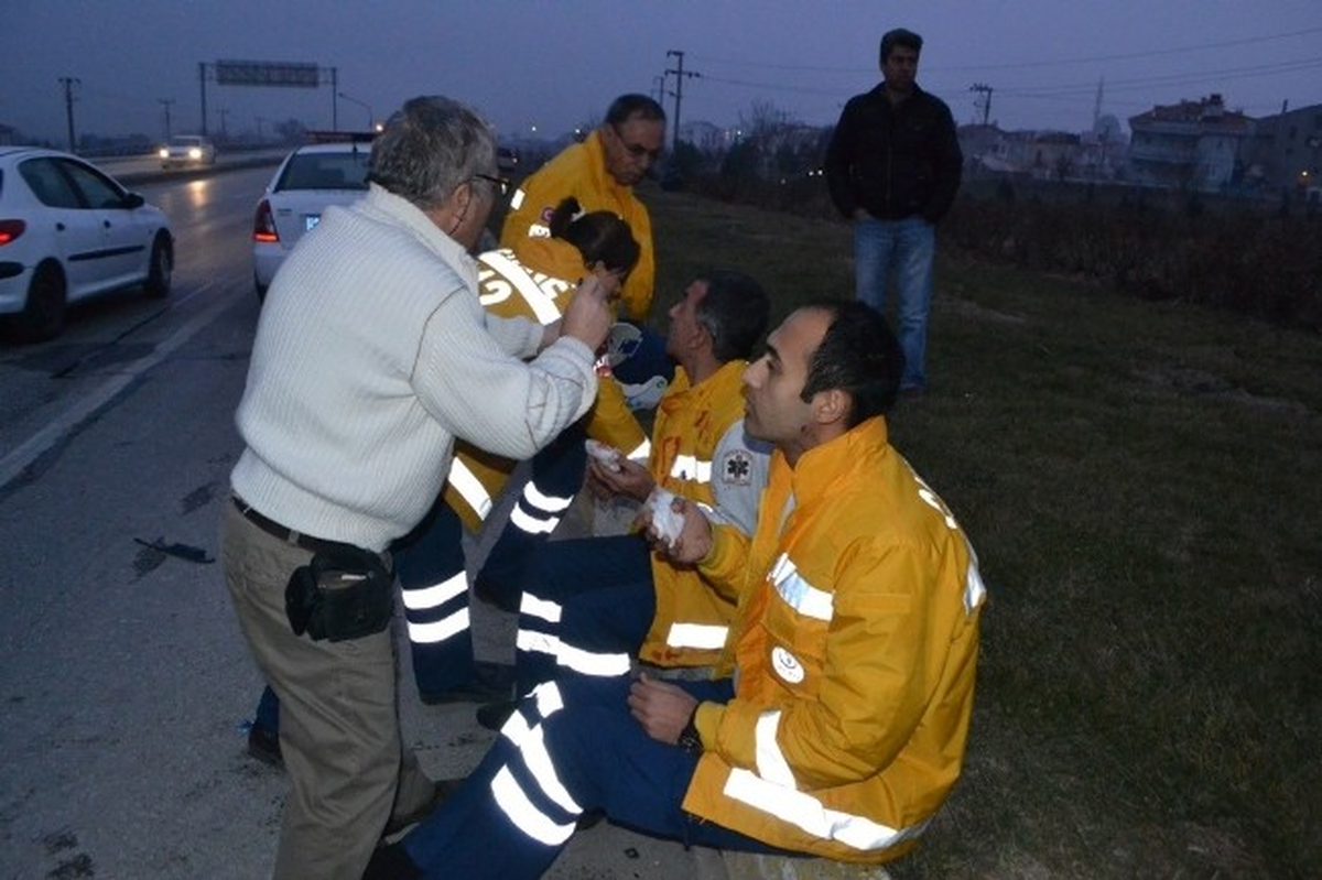 Ambulansla Minibüs Çarpıştı: 9 Yaralı