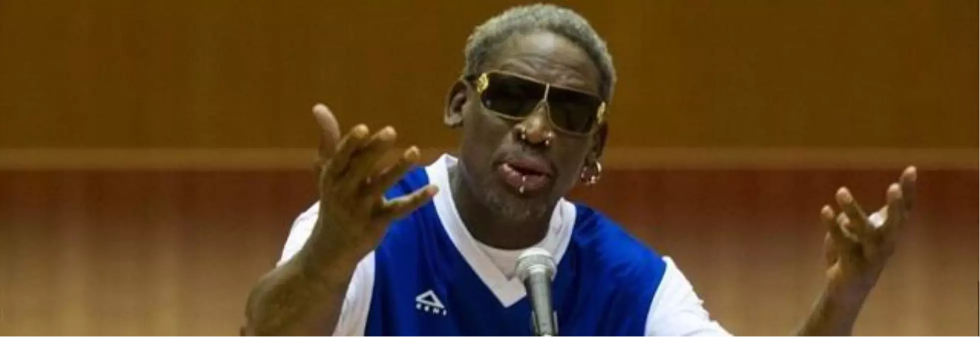 Dennis Rodman\'dan Kuzey Kore Liderine Doğumgünü Şarkısı