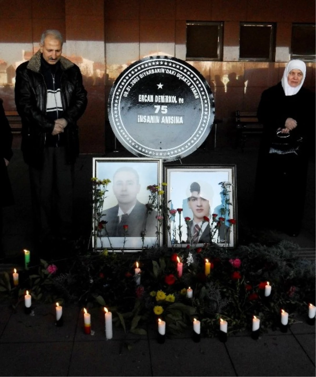 Diyarbakır\'da Uçak Kazasında Ölenler Anıldı