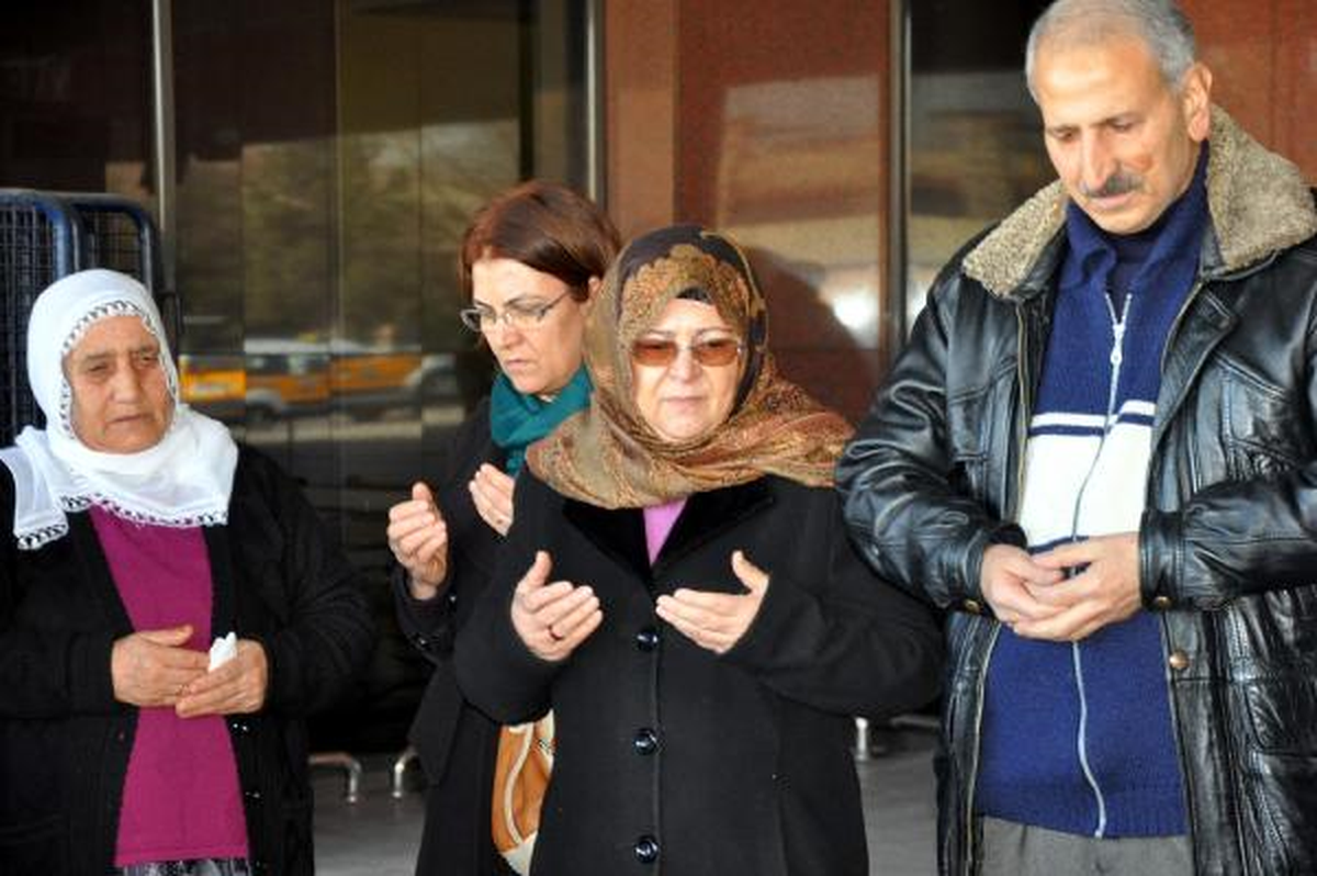 Diyarbakır'daki Uçak Kazasında Ölen 75 Kişi Anıldı