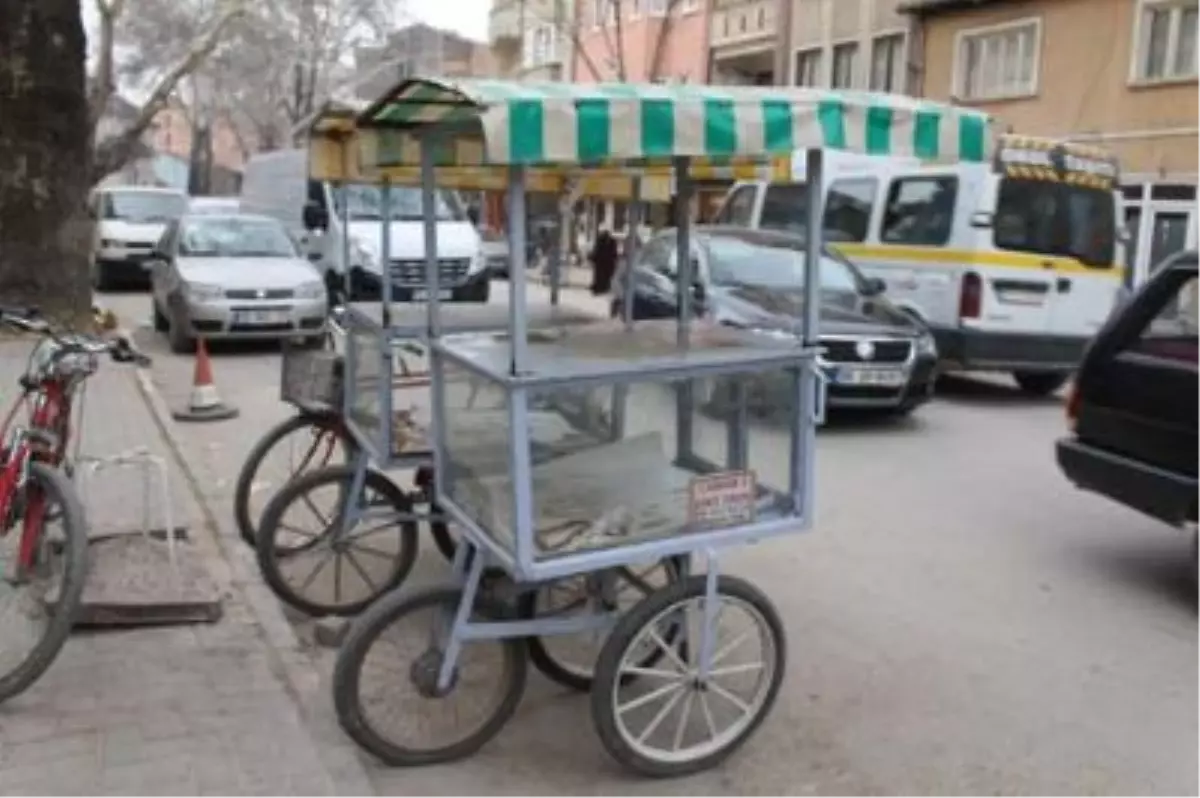 Kadıköy\'de Simit Arabalarına Standart Geliyor