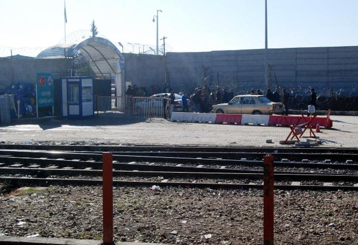 Karkamış Sınır Kapısı Geçişlere Açıldı