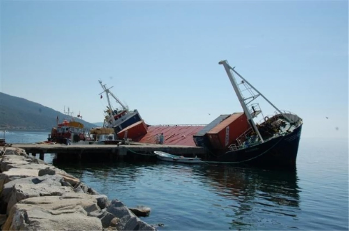 Marmara Denizi\'nde Yan Yatan Yük Gemisi