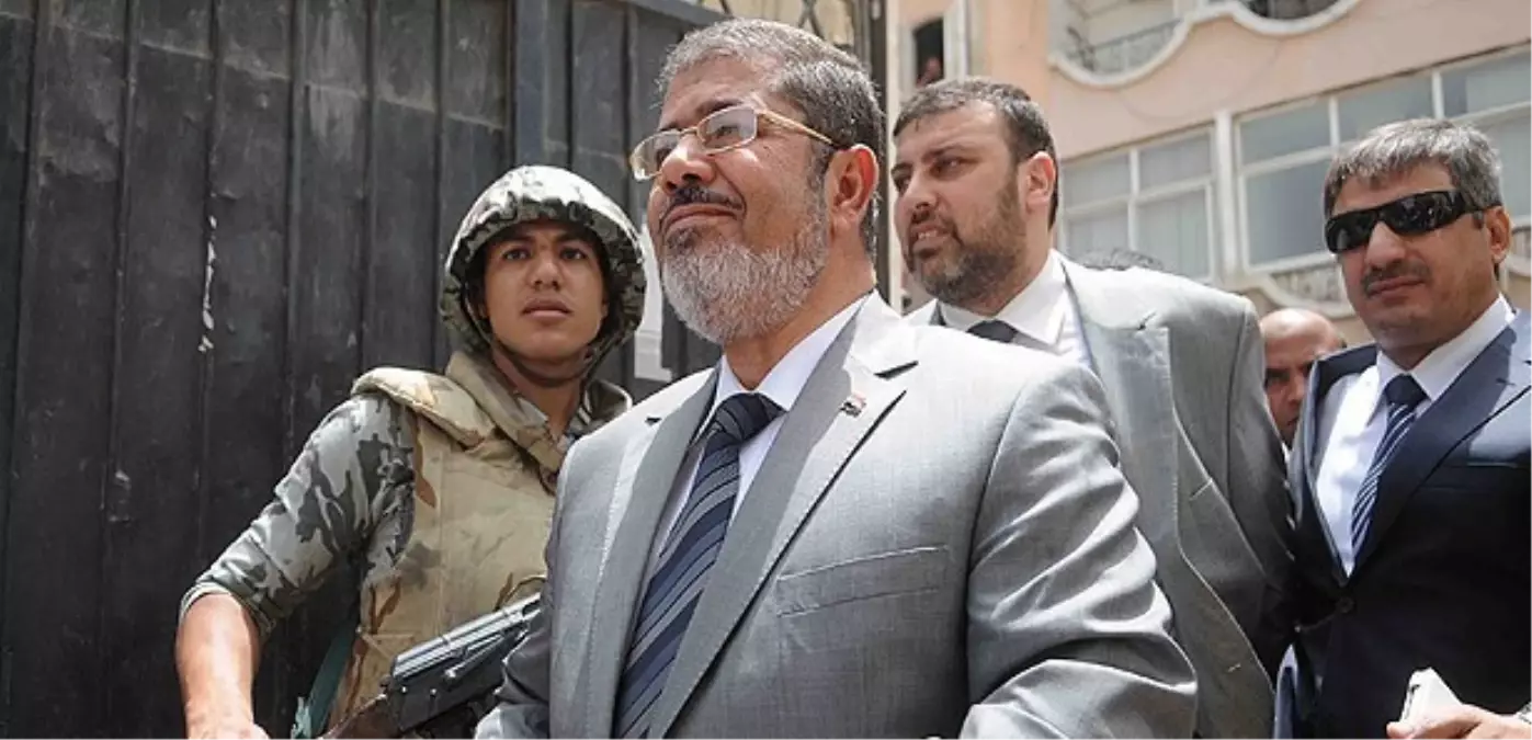 Mursi\'nin Yargılanmasına Tepkiler Sürüyor