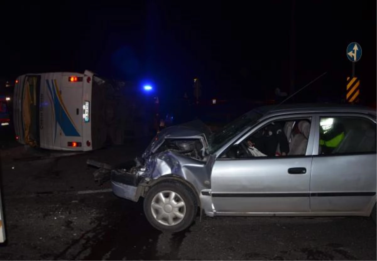 Otomobil, Servis Minibüsüne Çarptı: 14 Yaralı