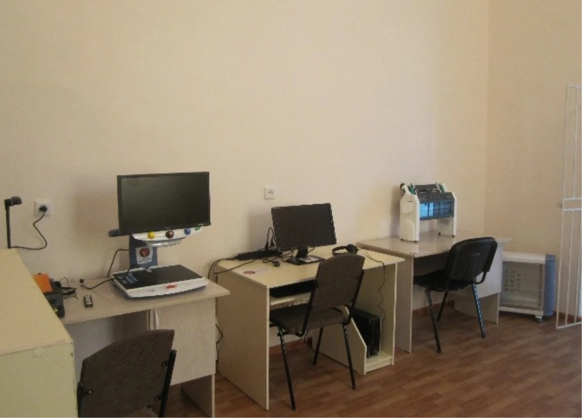 Özbekistan\'da Görme Engelliler Derneğine Bilgisayar Sınıfı