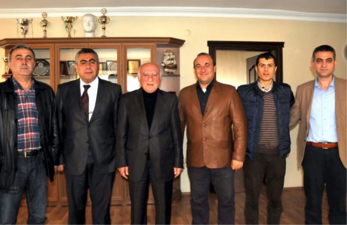 Petrol İş\'den Belediye Başkanı Ömer Turgut Oğuz\'a Ziyaret