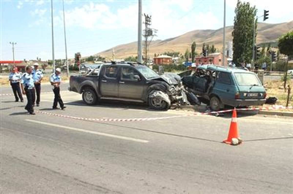 Sivas\'ta Trafik Kazaları Mobese Kameralarına Yansıdı