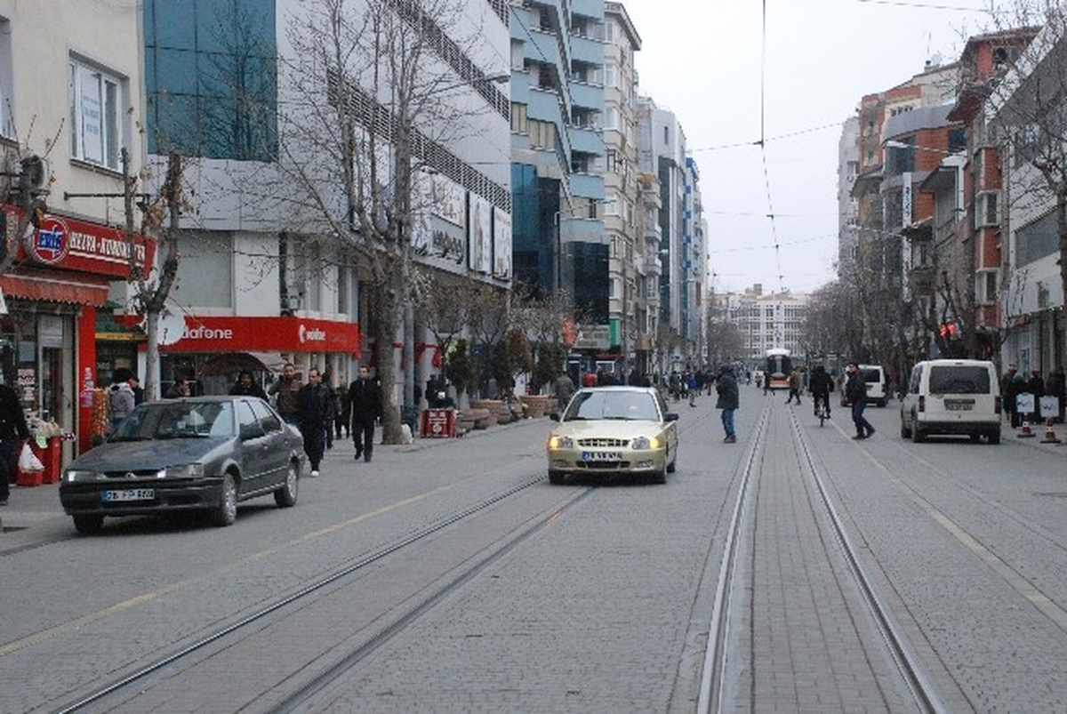 Trafiğe Kapalı Olan Tramvay Hattında Araç Bolluğu