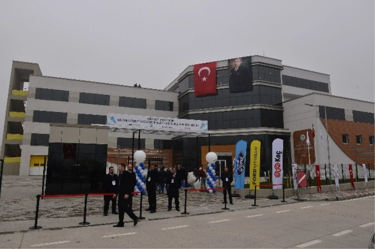 Türkiye\'nin İlk Uygulamalı Yüksekokulu Açıldı